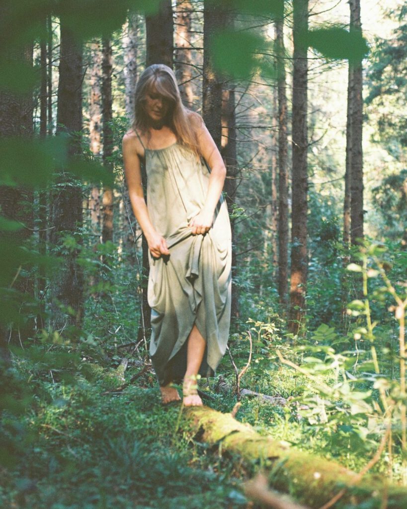 Wald, Yoga, Kräuter